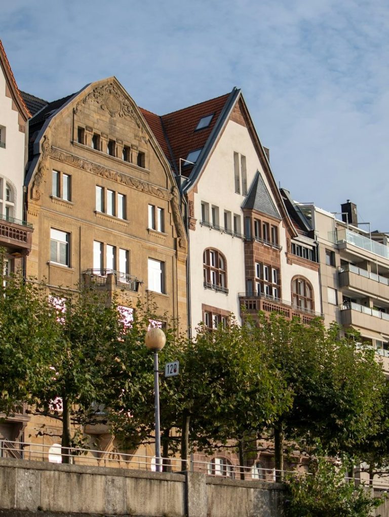 Lokal verwurzelt – persönlich für Sie da. Lokal verwurzelt – persönlich für Sie da.